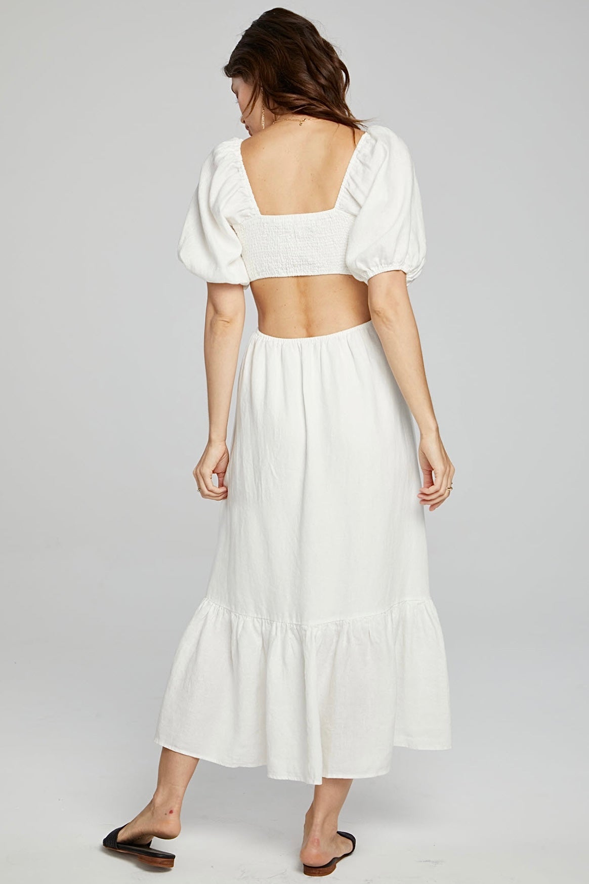 Langes Kleid mit Ärmel und offenem Rücken