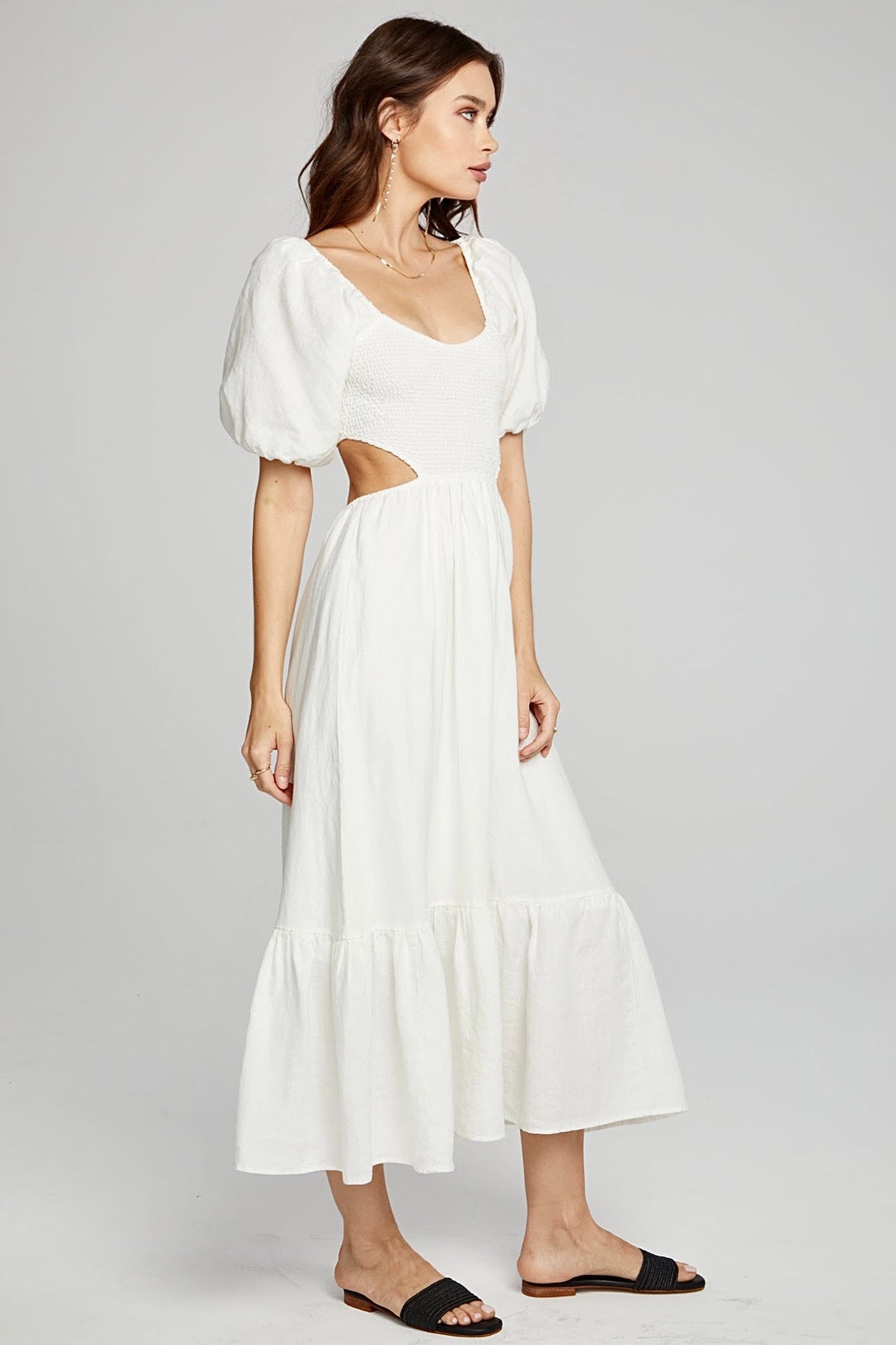 Langes Kleid mit Ärmel und offenem Rücken