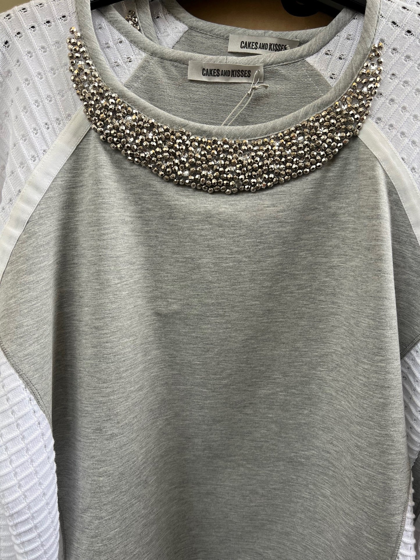 CK Pullover hellgrau/weiss mit 3/4 Ärmel und Schmuckkragen